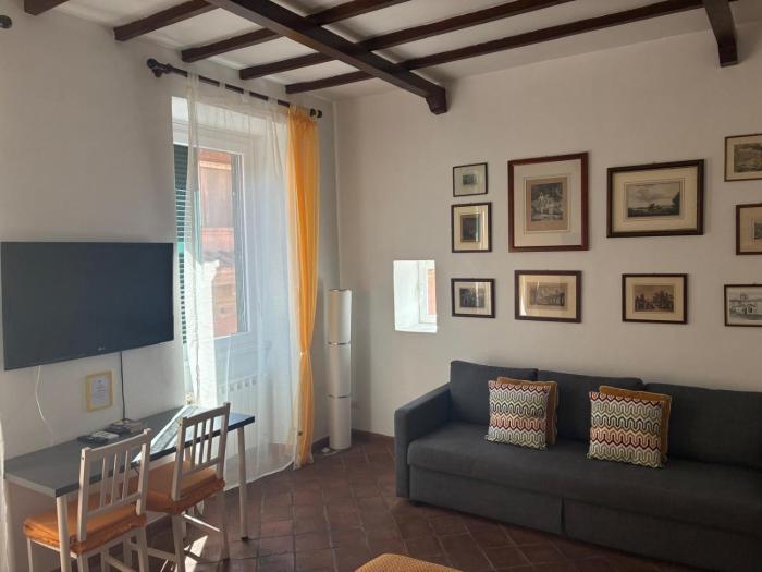 The Yellow Nest Apartment Suite in Trastevere