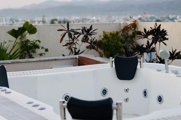 Premium Condominium Near Ganges with Hill View