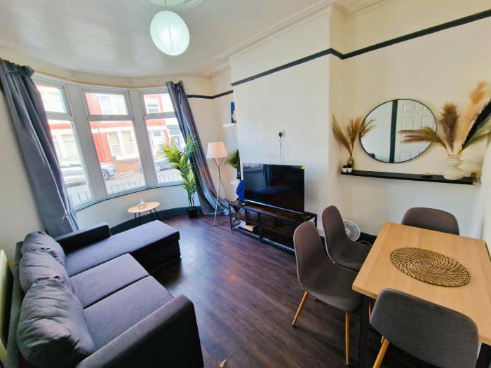 Spacious 4BDR Home Near Anfield & City Centre