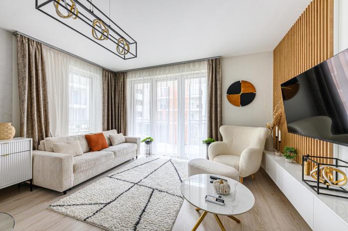 Parkwest Royale AC and Balcony with Paid parking