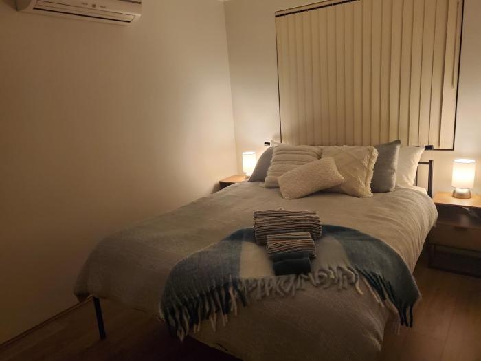 2 homely rooms with private bathroom