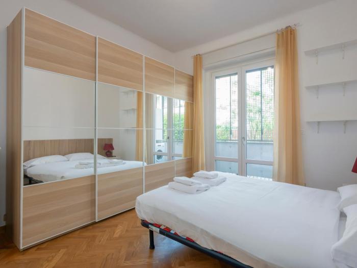 I-Host Bright Apt for 5 with Balconies