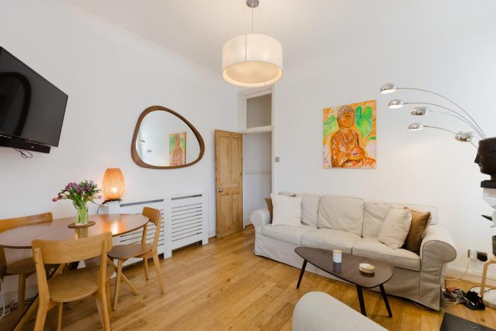 Unique 2BDR with private Patio in Battersea