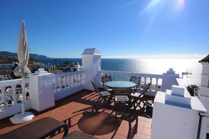 A0275 Beautiful bright apartment Nerja
