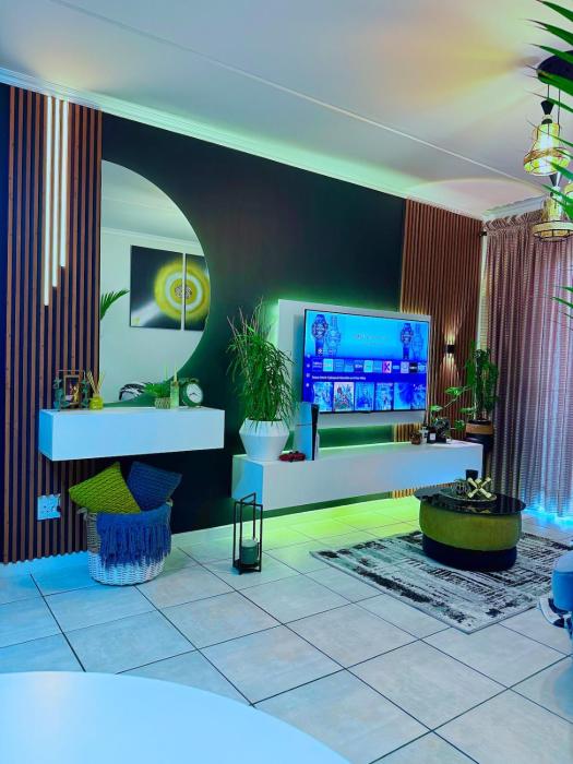OR Tambo Airport Transit Oasis - COZY HOME in Greenpark