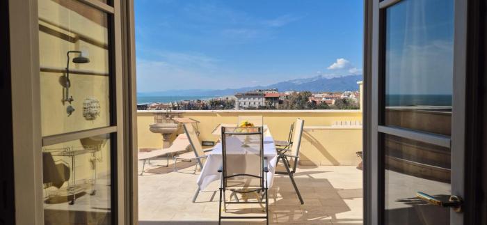 Prestigioso attico con terrazza vista mare a Viareggio
