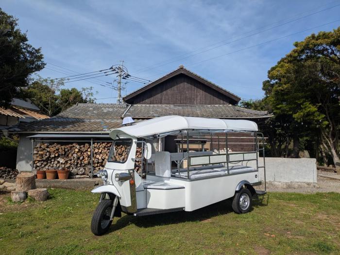 GIVE ME FIVE -TukTuk Base- near Takahama blue beach