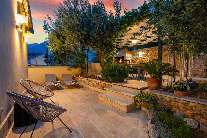 Casa olBol - Modern Apartment with Seaview and Private Large Backyard