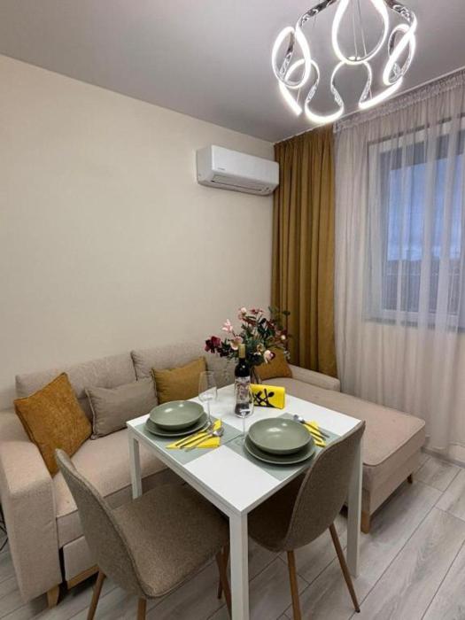 Sunset Luxury One Bedroom Apartment