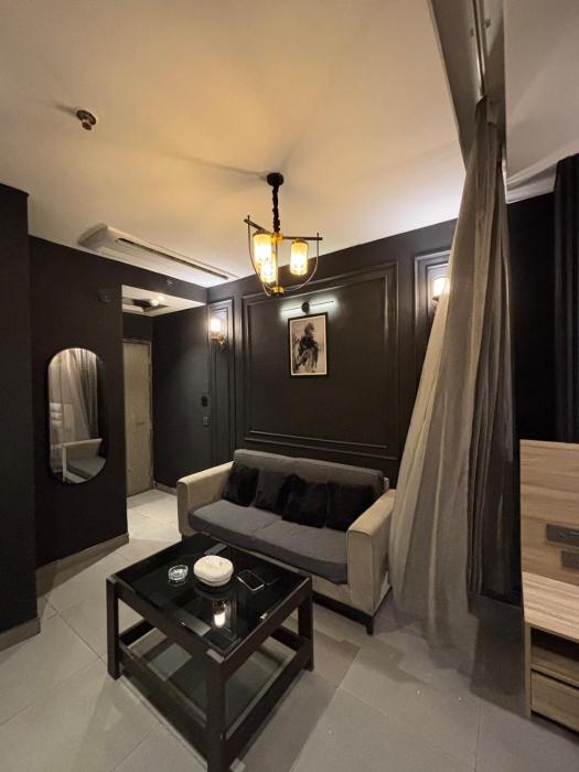 The Graphite Gallery Skyline View Supernova