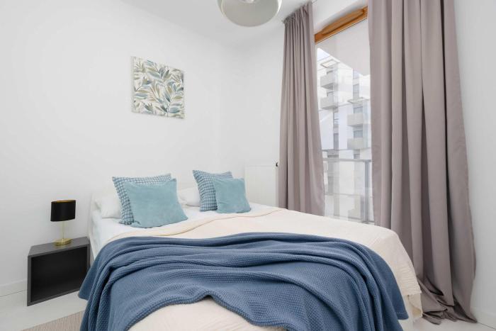 Cozy Apartment with Parking Near EXPO XXI by Noclegi Renters
