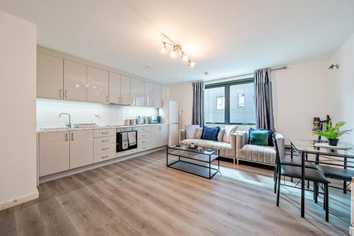 Spacious 2 Double Bedroom Apartment Near Manchester City Centre, Salford