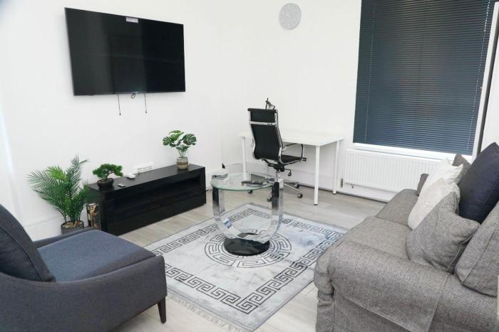 Modern 2-Bed Flat in Elephant & Castle, London