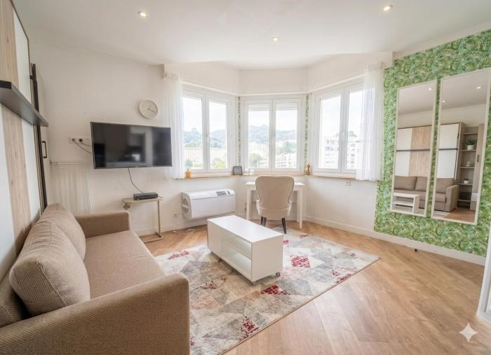 Cozy studio for 2 people, AC, city center, 12 min to beach