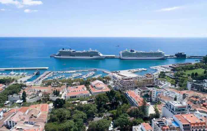 The Island Hideaway, City center APT free parking