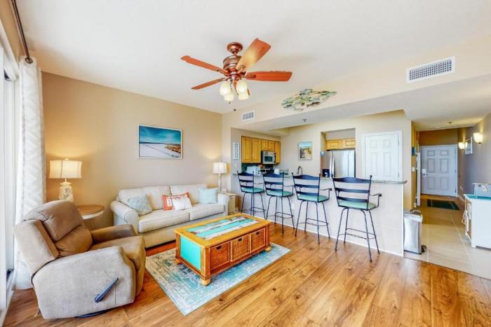 Spacious condo with gulf views Gym Shopping