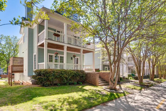 Walk to Mercedes-Benz! Spacious Getaway in Atlanta
