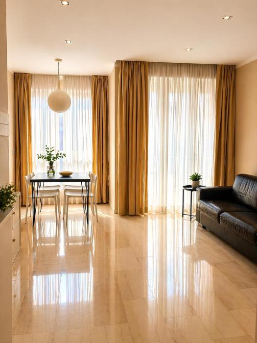 Ampio ed elegante appartamento di 100 mq, 2 bagni, fino a 6 Ospiti vicino a centro, stazione e fiera