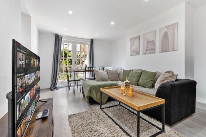 2BR LuxAroma - Close to stations -
