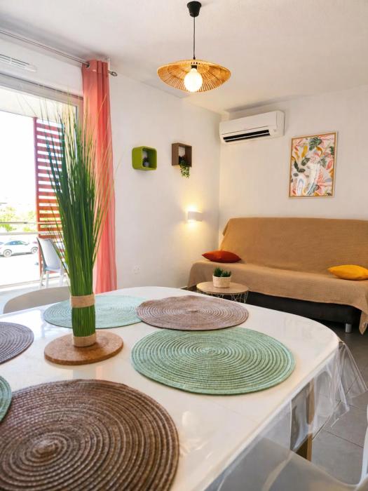 6 personnes - Piscine - terrasse - parking & clim