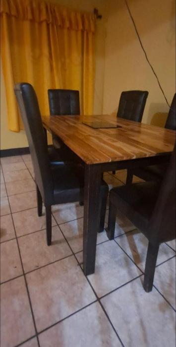 Prados del Tabacal House