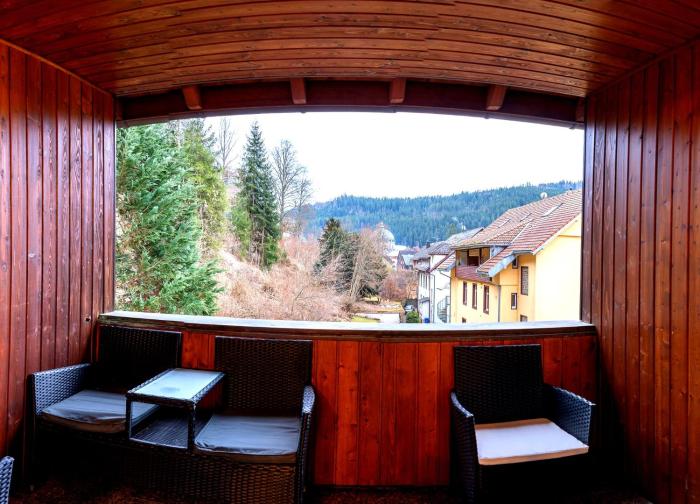 Stilvolle Fewo mit Dom-Blick & Balkon zentral in Sankt Blasien