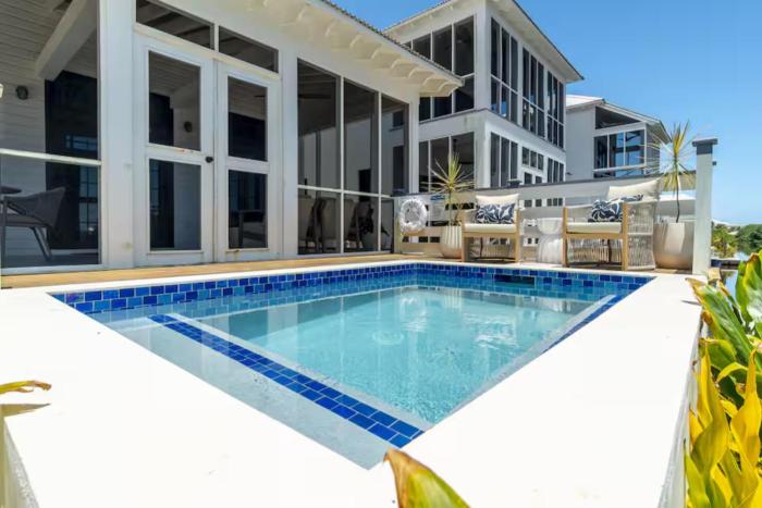 Modern Villae with océano view in Belize
