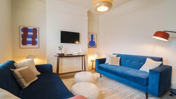 Stylish 4-Bed Home with Free Parking in Crookes