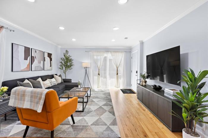 Urban Haven, Spacious 3BR 2BA, Easy NYC Access