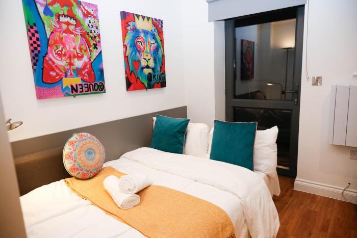New Apartment with Terrace, Easy & Fast Access to Central London