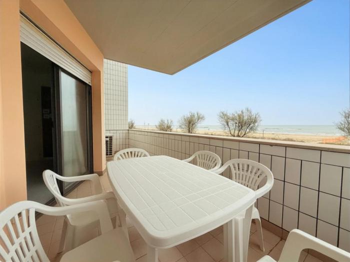 SE240 - Senigallia, trilocale fronte mare con posto auto