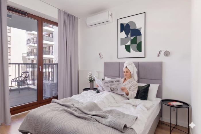 Krochmalna Browary Warszawskie Apartment by Apartomat