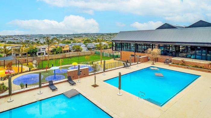 Charming 2-bed, 2-bath Indawo retreat in Waterfall