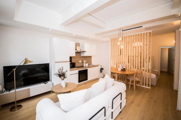 Mahon 1BR Superior Apartment - Quiet, Near Tram, Metro, Duomo, Station