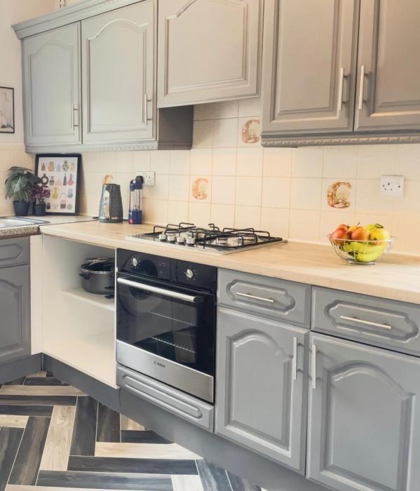 Leafy Castleton Haven - 3 BEDROOM accommodation near M62 & M60 Motorways and Easy access to Manchester City Centre - Netflix and free high speed WIFI