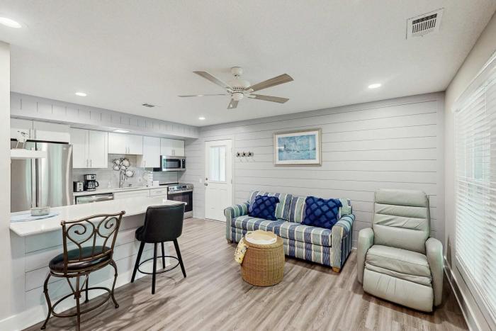 Renovated One-Level Walk to Beach 1 BR Condo