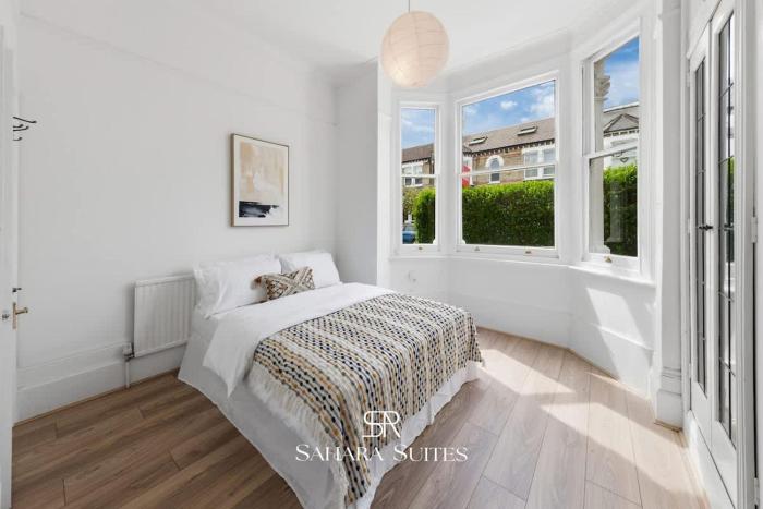 New Modern 1BR Putney Apt - Family & Contractors Stay