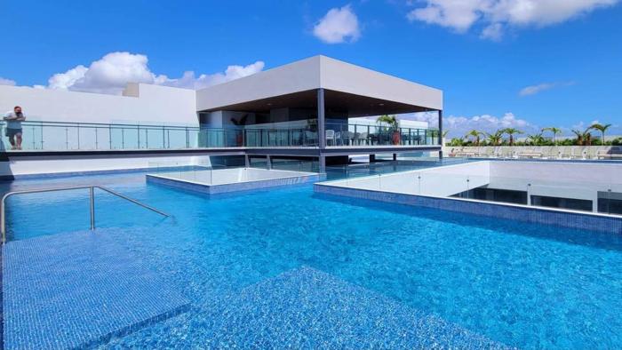 Relax in Style in a Luxury 2BR with Rooftop Pool