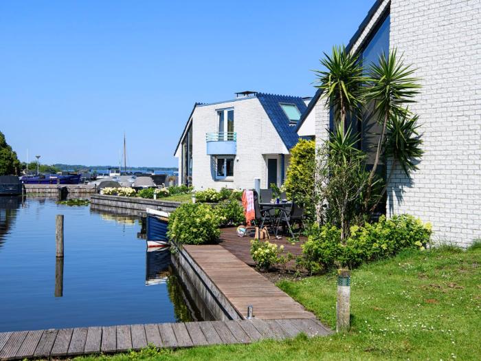 Spacious Villa in Loosdrecht with Terrace