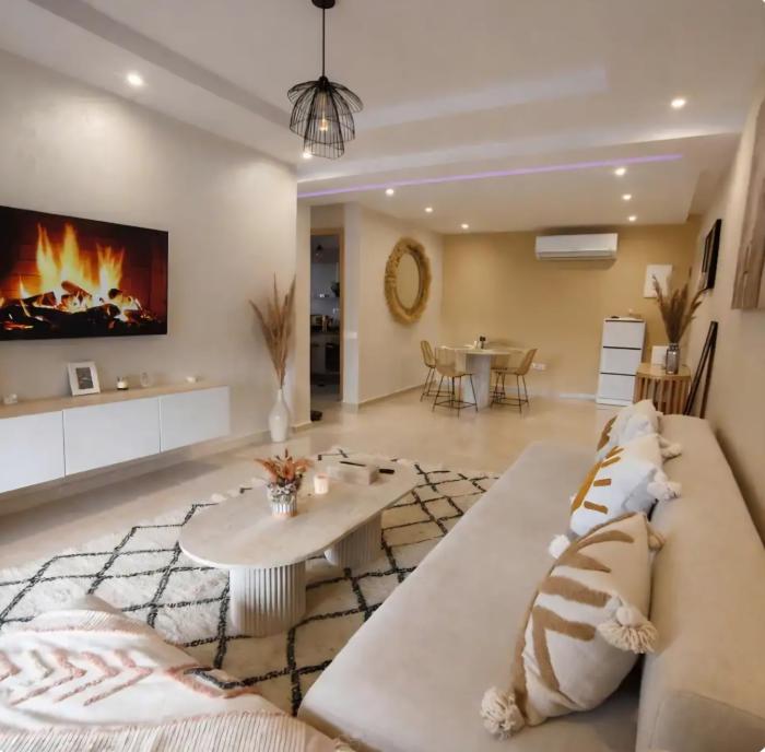 Chic Retreat on Mohammed VI Av, Pools and Terrace