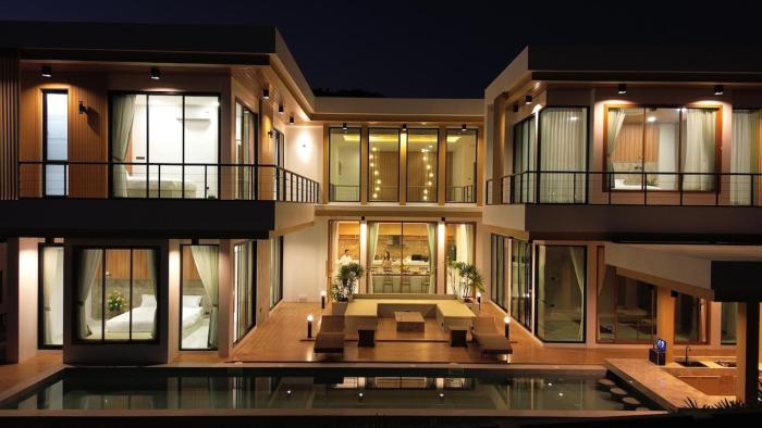 moon swimming pool villa