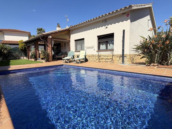 Can Jamy by Costabravaway