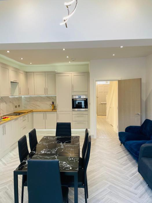 A beautiful Three bedroom terraced house in central London