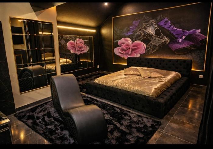Desir Masqué love room