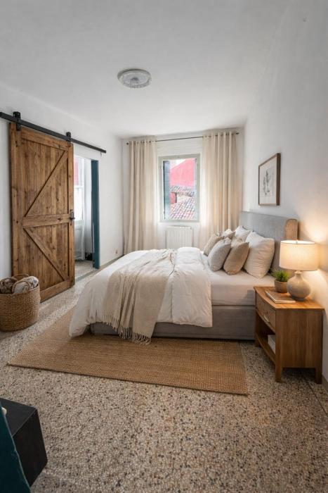 Charming 6-People Stay in Campo Santi Apostoli by Bricola Apartments