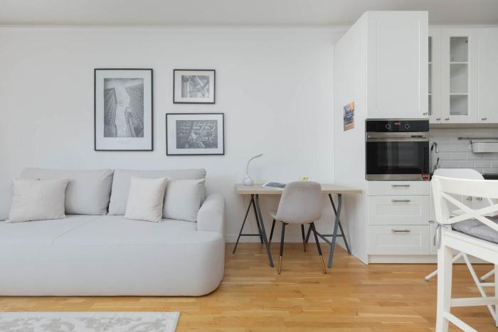 Modern Apartment with a Balcony in Warsaw by Noclegi Renters