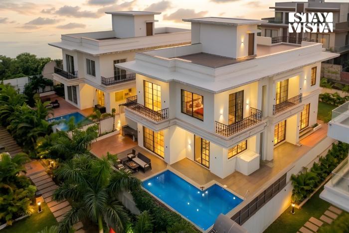 StayVista at Villa Deluna with Pool & BBQ