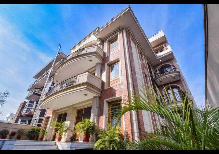 Royal Residence Golf Course Road - Sector 27