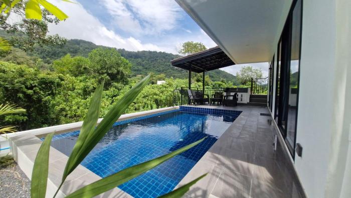 Luxurious Villa with Private Pool and Stunning Views