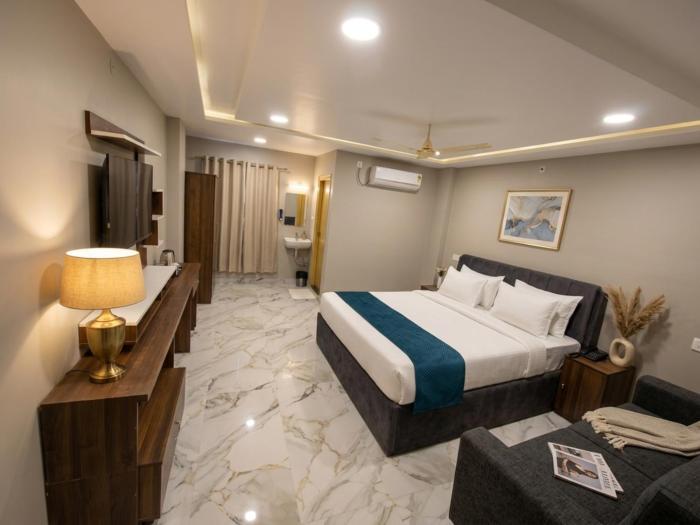 Hotel HiCity Comfort Near DLF Cyber City & AIG Hospital